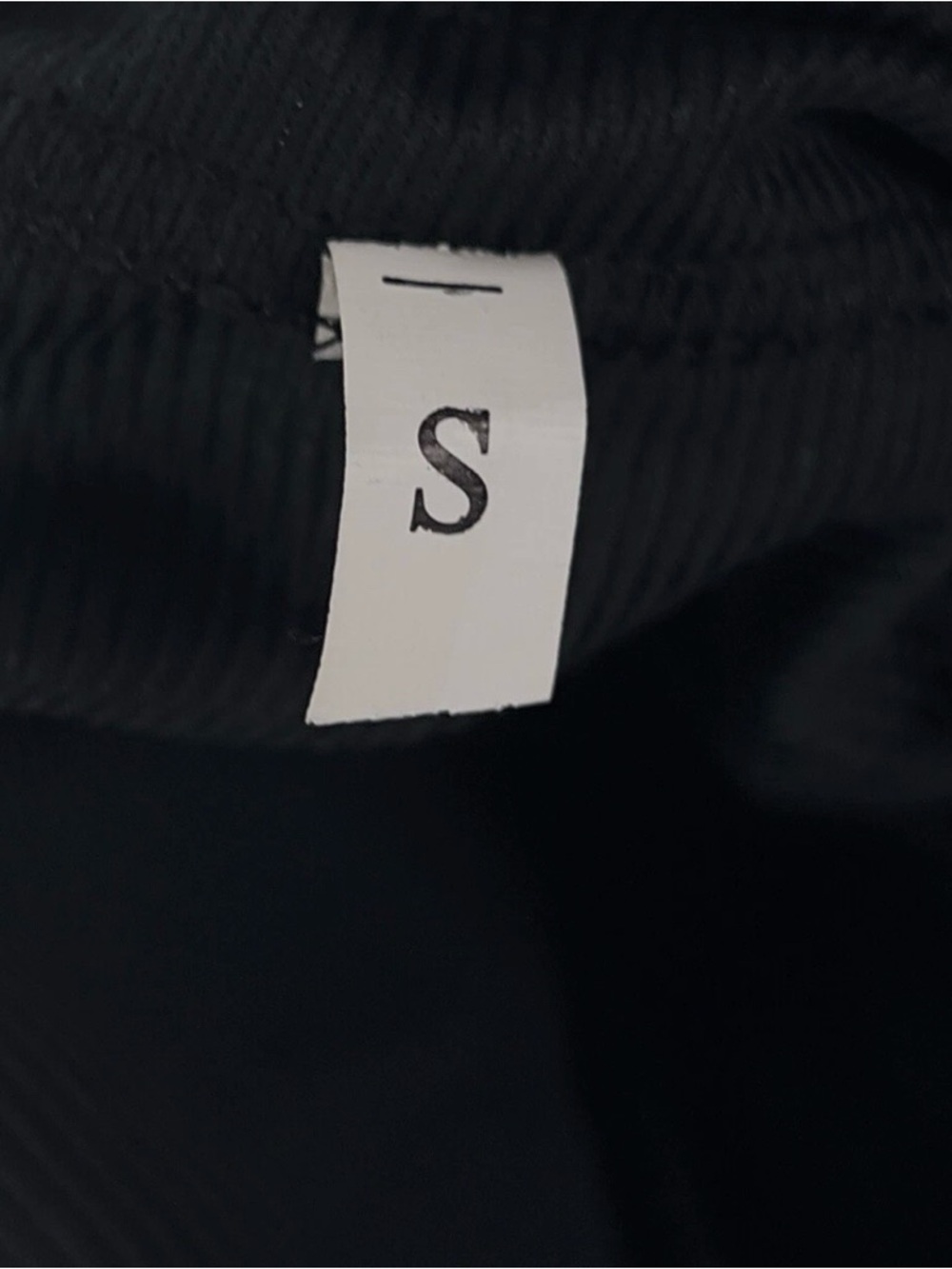 Sleek Black Top — Minimal Everyday Essential - Picture 6 of 6